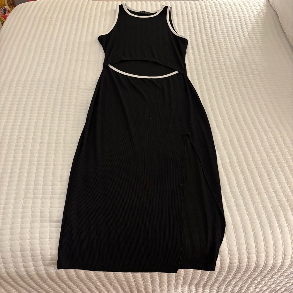 Black Sleeveless Midi Dress